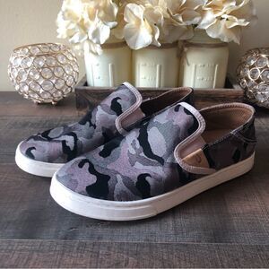 Olukai Women’s Pehuea Pai Soft Pink Ke Au Camo Size 6.5